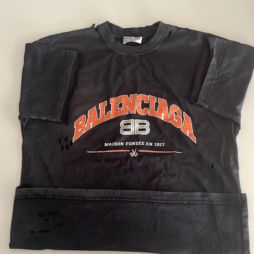 Women’s Balenciaga Graphic Tee XS (unisex)